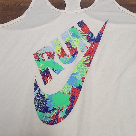 Women's Nike Tank Top, Shorts & Headband Bundle - Picture 3 of 9